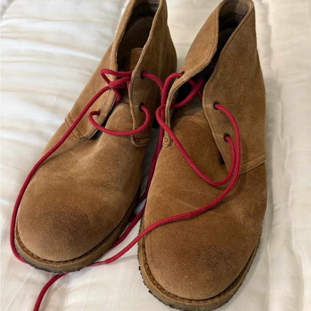 UGG Men's Tan Chukka Boots with Red Laces